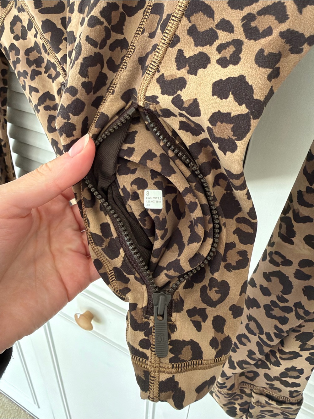 Lululemon Cropped Define - Leopard - Picture 4 of 6